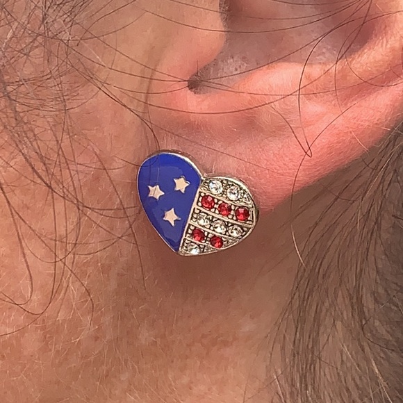 New Patriotic Heart shaped Earrings - Picture 5 of 5